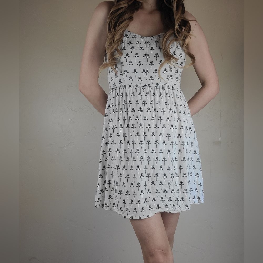 H&M cute white floral black roses mini spring summer dress size 4